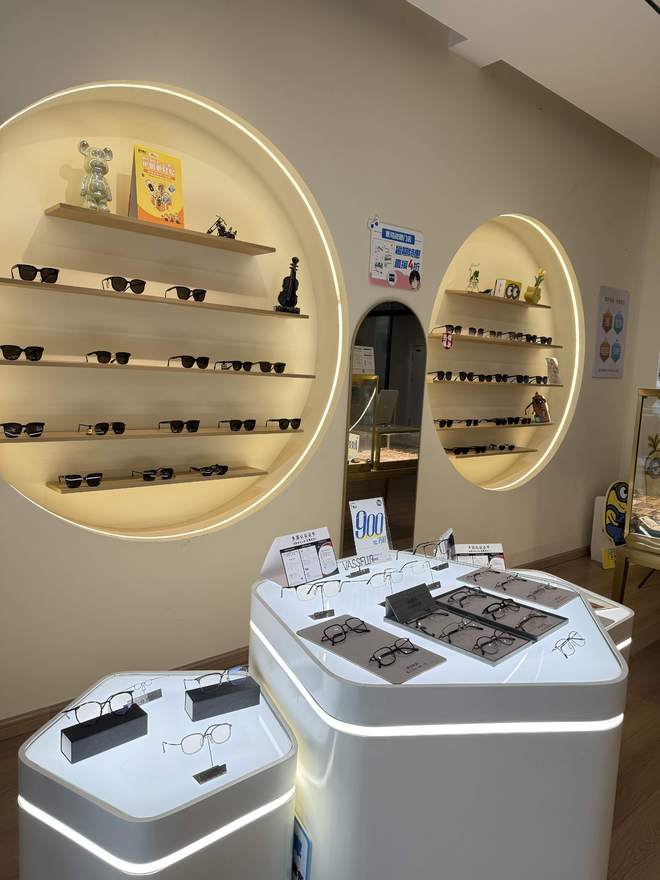 重慶雷曼森眼鏡 專注渝中九龍坡渝北配鏡，以專業(yè)驗(yàn)光與品質(zhì)鏡架守護(hù)清晰視界